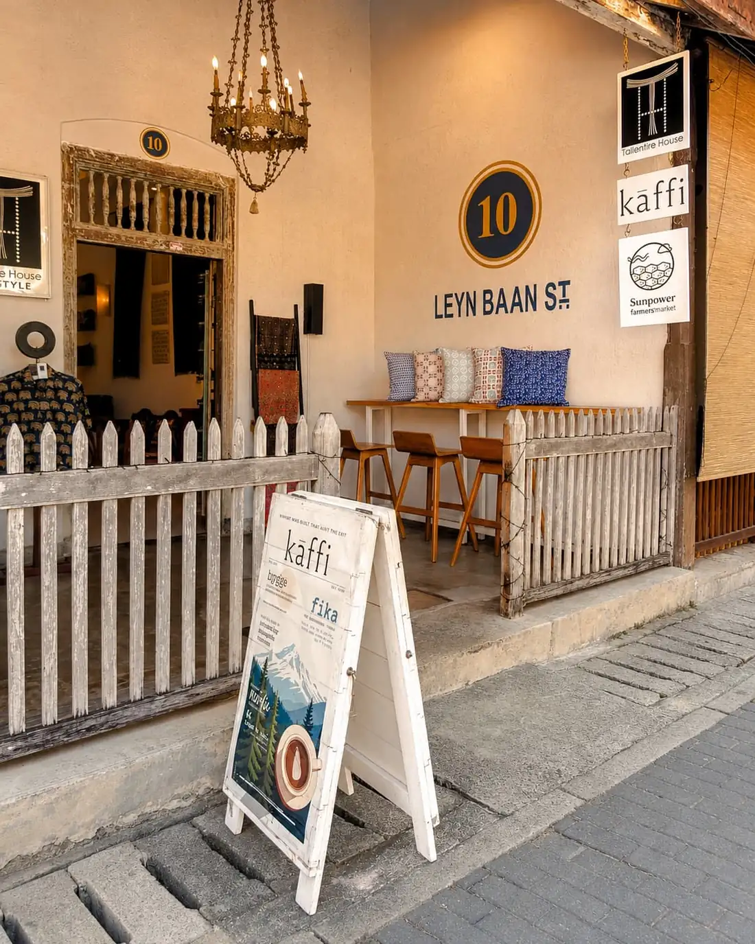 The shopfront at number 10 Leyn Baan Street, a white picket fence, an A-board and the kaffi sign on the wall.